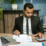 Cómo cobrar a los clientes morosos sin dañar la relación comercial